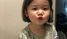 吃瓜网红小孩图片高清,高清还原吃瓜网红小孩的可爱瞬间