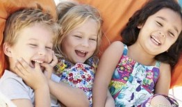 吃瓜网红小孩图片高清,高清还原吃瓜网红小孩的可爱瞬间